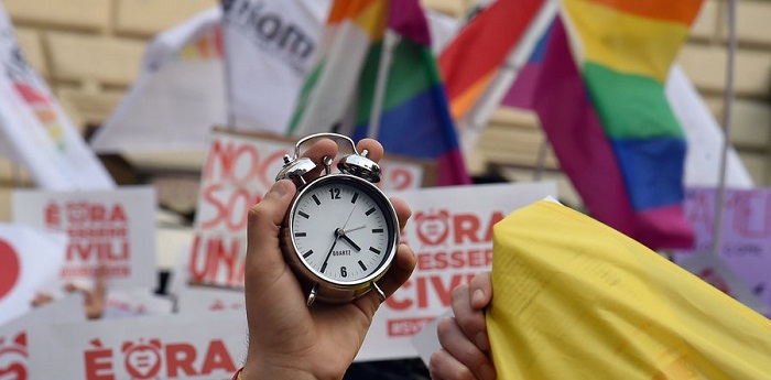 Le Sénat italien vote sur les unions homos